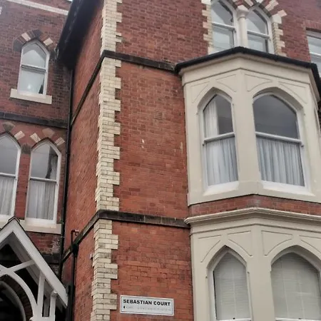 Flat 12 Sebastian Court - 2 Beds With A Four Poster * Scarborough