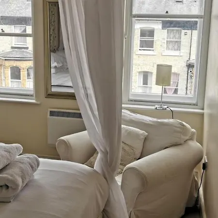Flat 12 Sebastian Court - 2 Beds With A Four Poster Apartment