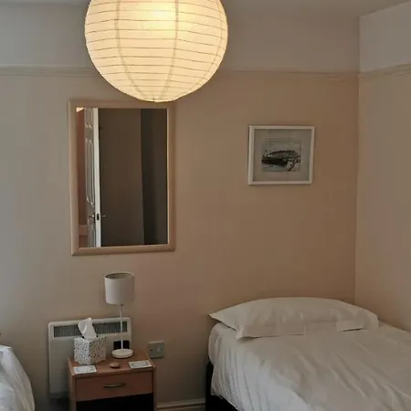 Flat 12 Sebastian Court - 2 Beds With A Four Poster Apartment Scarborough