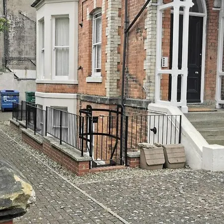Apartment Flat 12 Sebastian Court - 2 Beds With A Four Poster