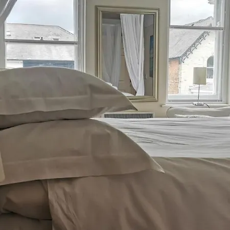 شقة Flat 12 Sebastian Court - 2 Beds With A Four Poster سكرابورو