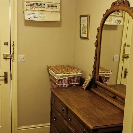 Flat 12 Sebastian Court - 2 Beds With A Four Poster شقة سكرابورو