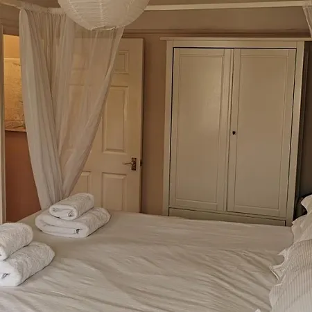 شقة Flat 12 Sebastian Court - 2 Beds With A Four Poster