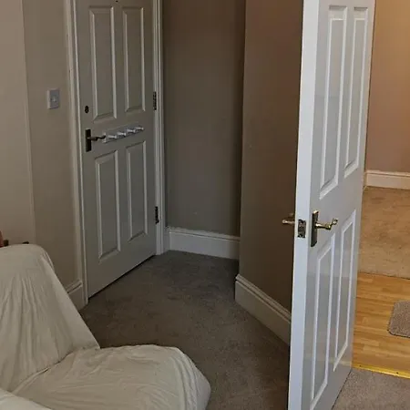 Flat 12 Sebastian Court - 2 Beds With A Four Poster Apartment Scarborough