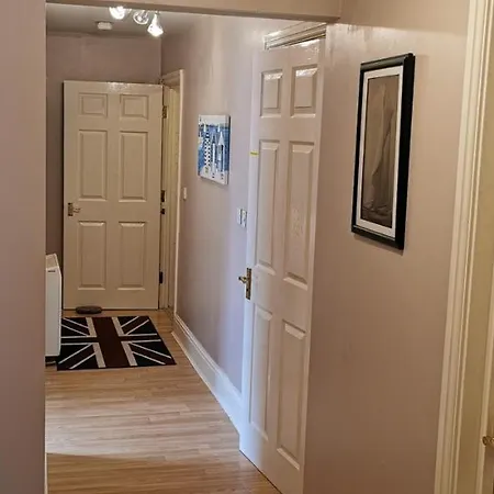 شقة Flat 12 Sebastian Court - 2 Beds With A Four Poster سكرابورو