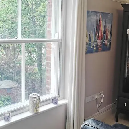 Flat 12 Sebastian Court - 2 Beds With A Four Poster سكرابورو