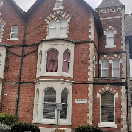 Flat 12 Sebastian Court - 2 Beds With A Four Poster