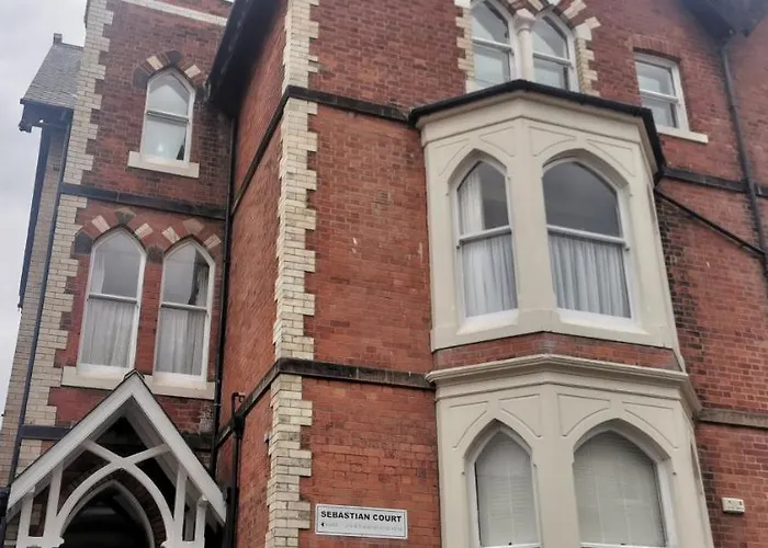 Flat 12 Sebastian Court - 2 Beds With A Four Poster * Scarborough