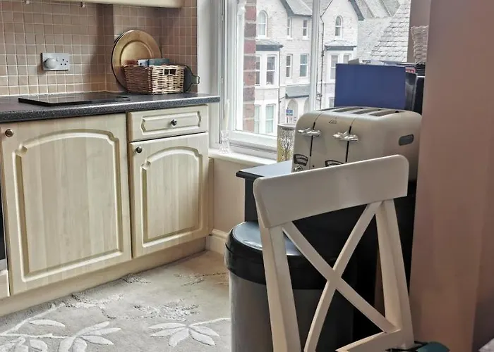 Apartman Flat 12 Sebastian Court - 2 Beds With A Four Poster