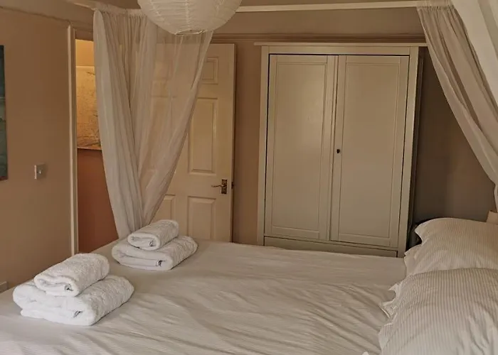 Apartman Flat 12 Sebastian Court - 2 Beds With A Four Poster
