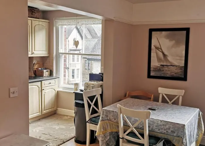 Flat 12 Sebastian Court - 2 Beds With A Four Poster スカーバラ