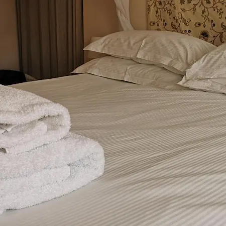 Flat 12 Sebastian Court - 2 Beds With A Four Poster Διαμέρισμα Σκάρμπορο