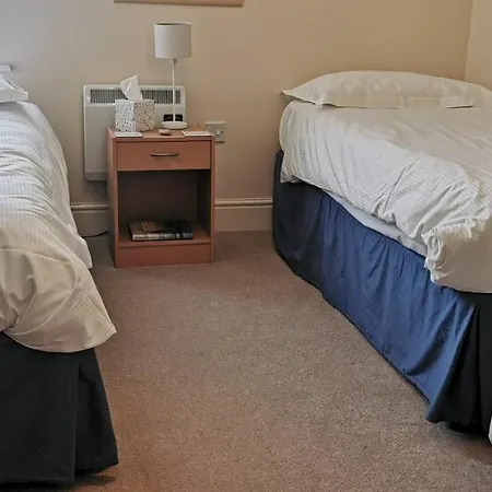 Flat 12 Sebastian Court - 2 Beds With A Four Poster *